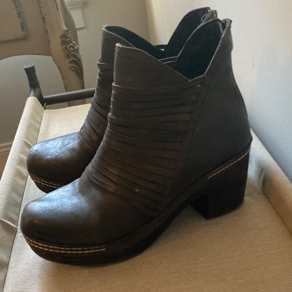 Antelope Booties - Picture 2 of 4